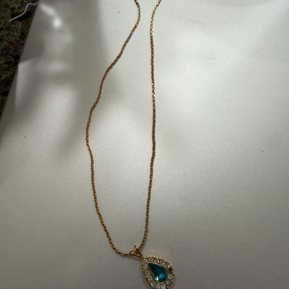 Vintage AvonGold Teardrop Pendant Necklace
